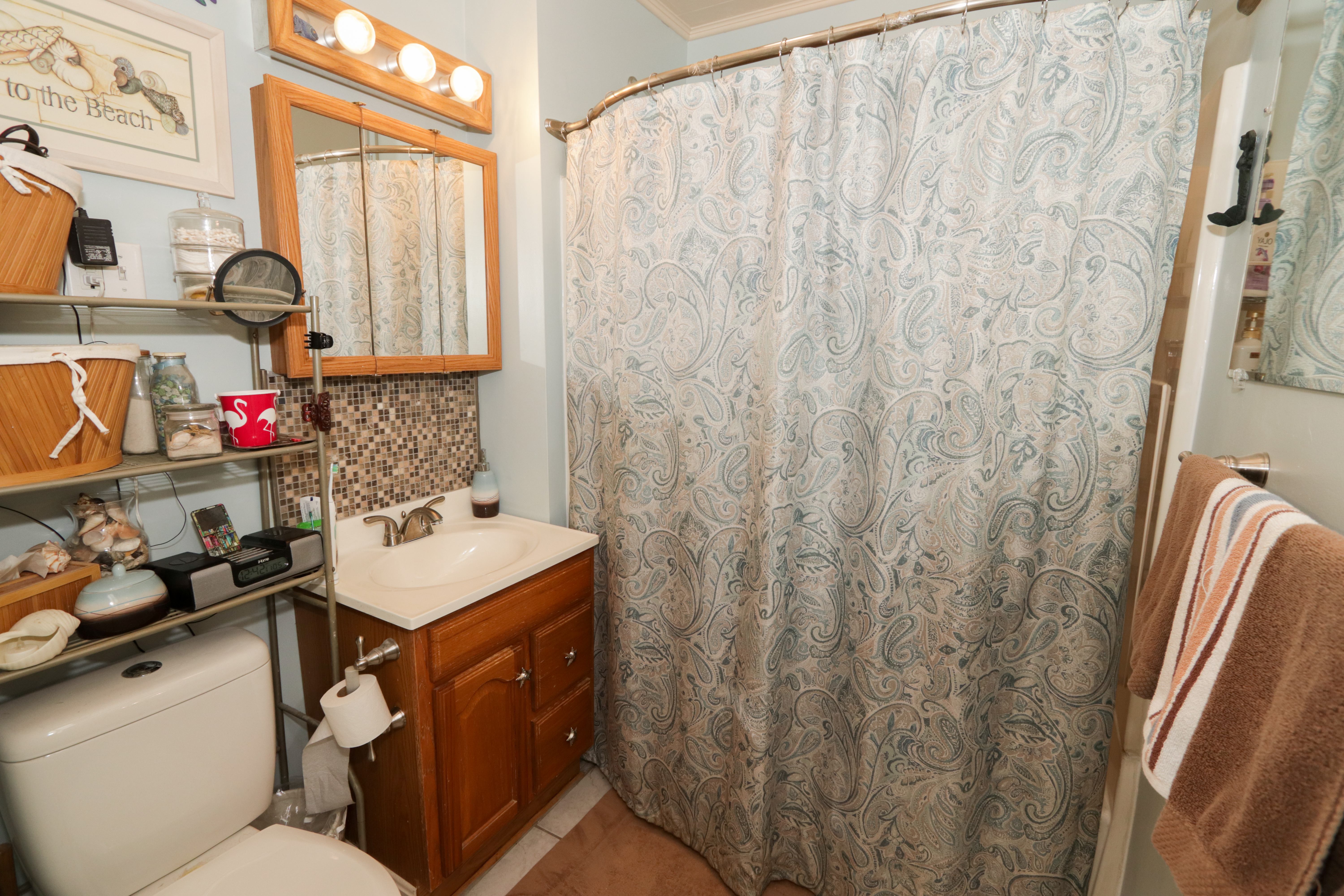 South Nashua House for Sale 34.5 Russell Ave Nashua NH 03060 full bath