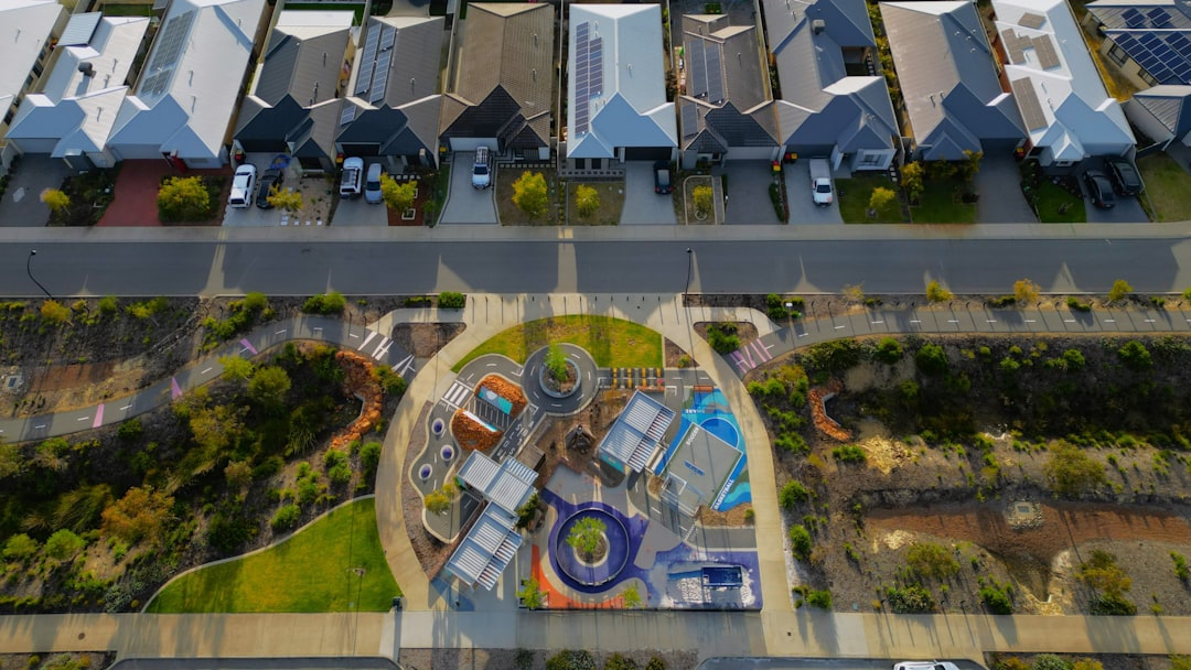 A bird's eye view of a city with lots of houses