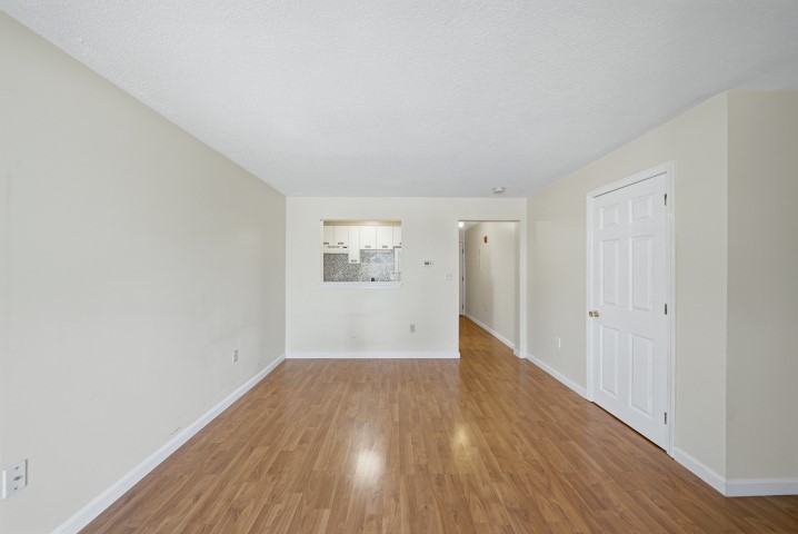 Knightsbridge Arms Condo at 3 Roedean Dr #104 Nashua NH 03063 (4) (Small)