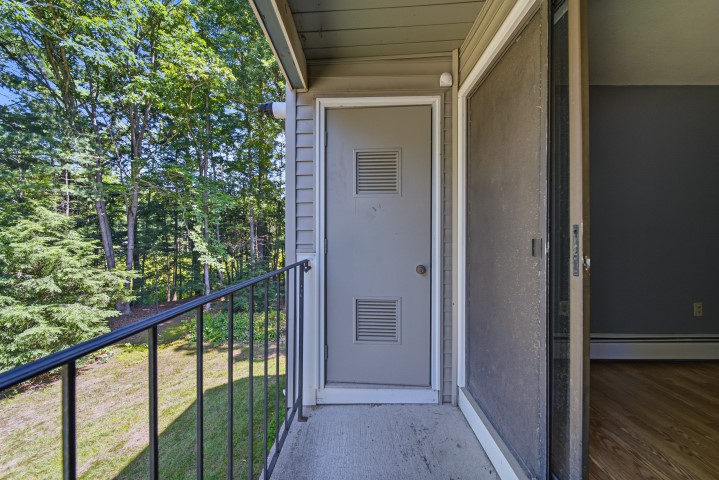 Knightsbridge Arms Condo at 5 Knightsbridge Dr #208 Nashua NH 03063 (10) (Small)
