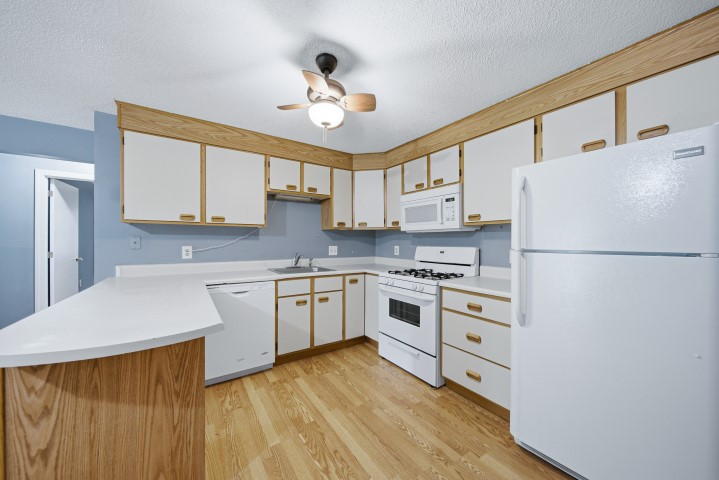 Knightsbridge Arms Condo at 5 Knightsbridge Dr #208 Nashua NH 03063 (6) (Small)
