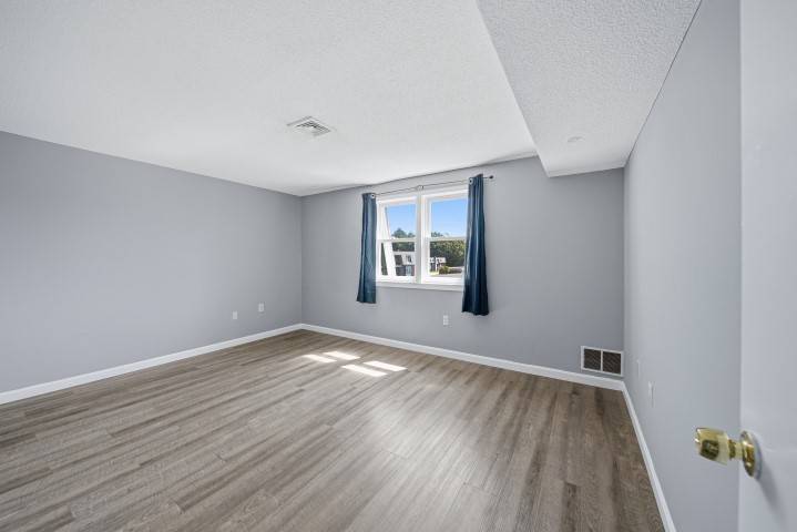 Knightsbridge Arms Condo at 5 Rodean Dr #302 Nashua NH 03063 (11) (Small)