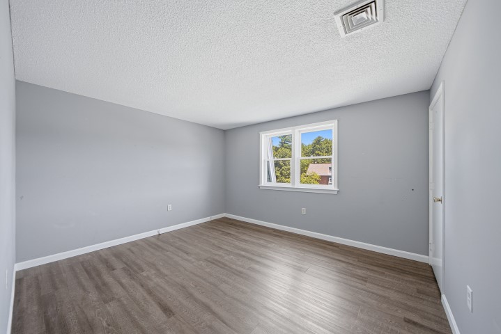 Knightsbridge Arms Condo at 5 Rodean Dr #302 Nashua NH 03063 (13) (Small)