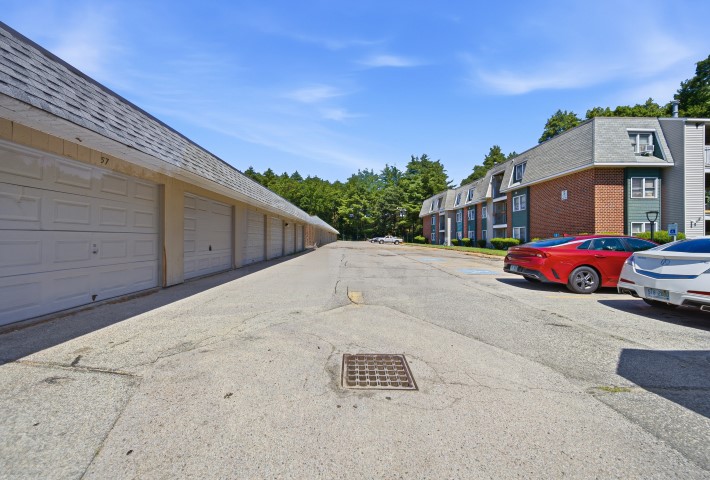 Knightsbridge Arms Condo at 5 Rodean Dr #302 Nashua NH 03063 (20) (Small)