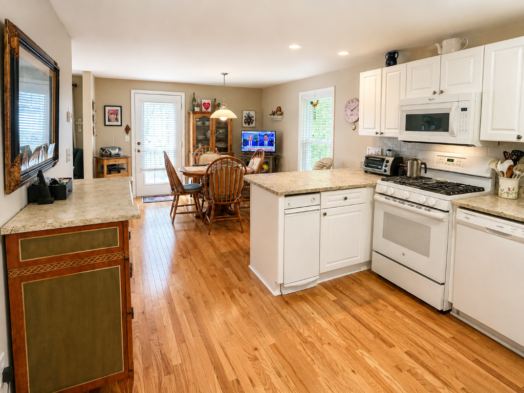 52 Barbara Ln Hudson NH 03051 Kitchen dingin Lockwood Place Hudson NH (Medium) (Medium)